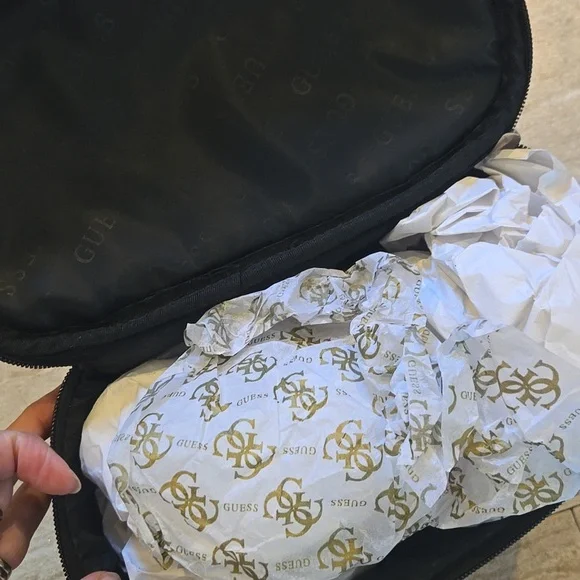 NEW Guess Coal Floral Allman Travel Zipper Bag - Picture 8 of 9